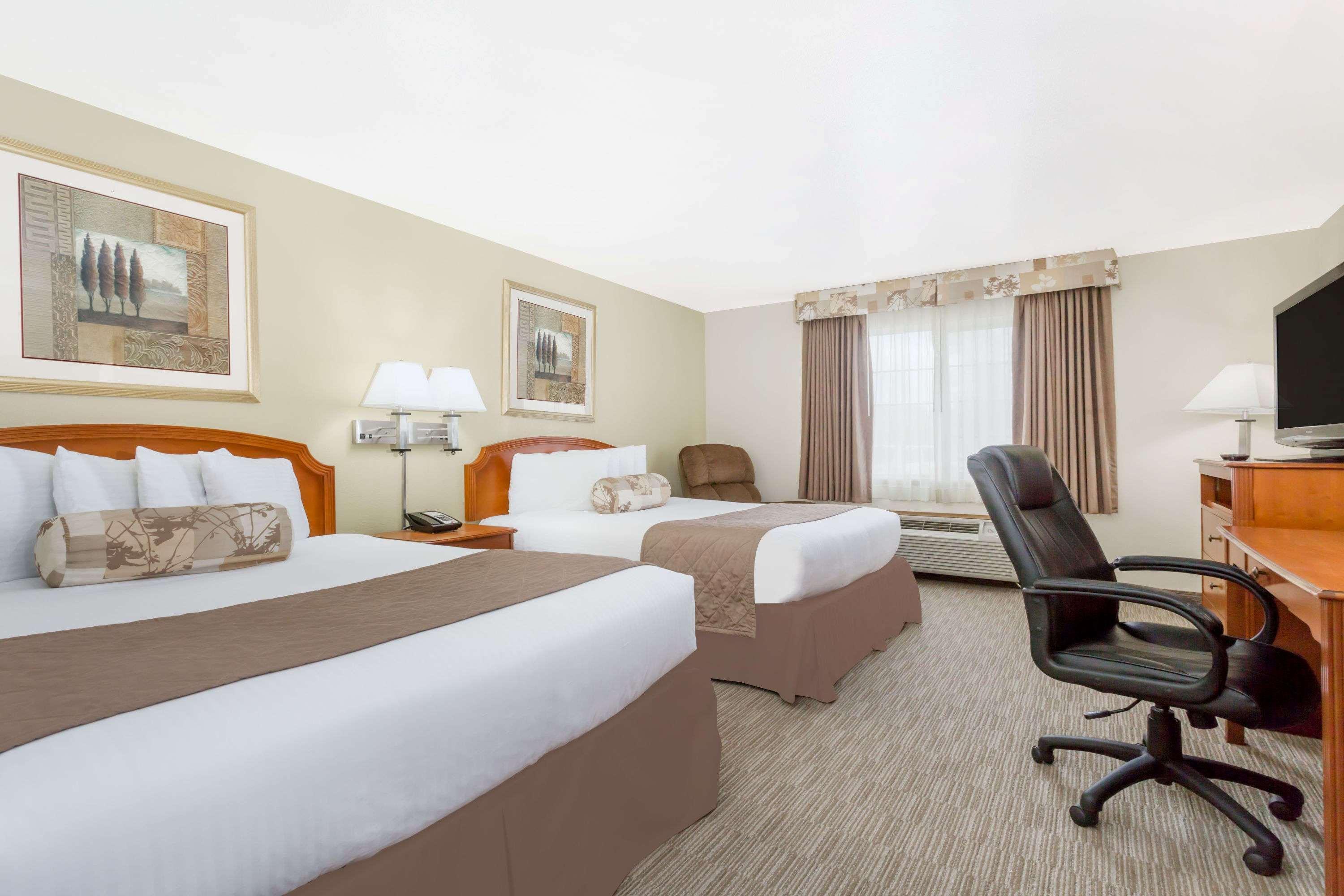 מלון Ramada By Wyndham אלי מראה חיצוני תמונה