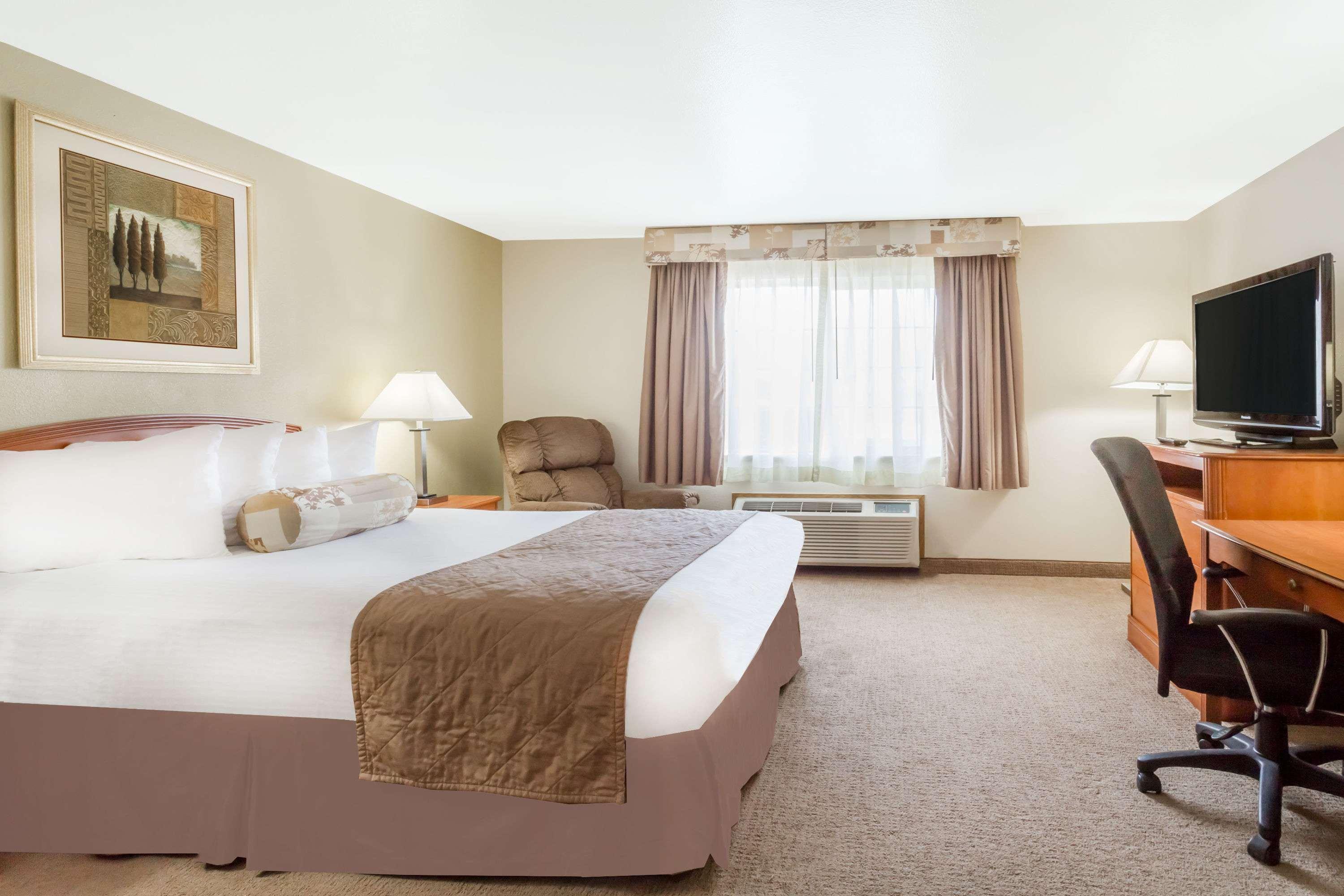 מלון Ramada By Wyndham אלי מראה חיצוני תמונה