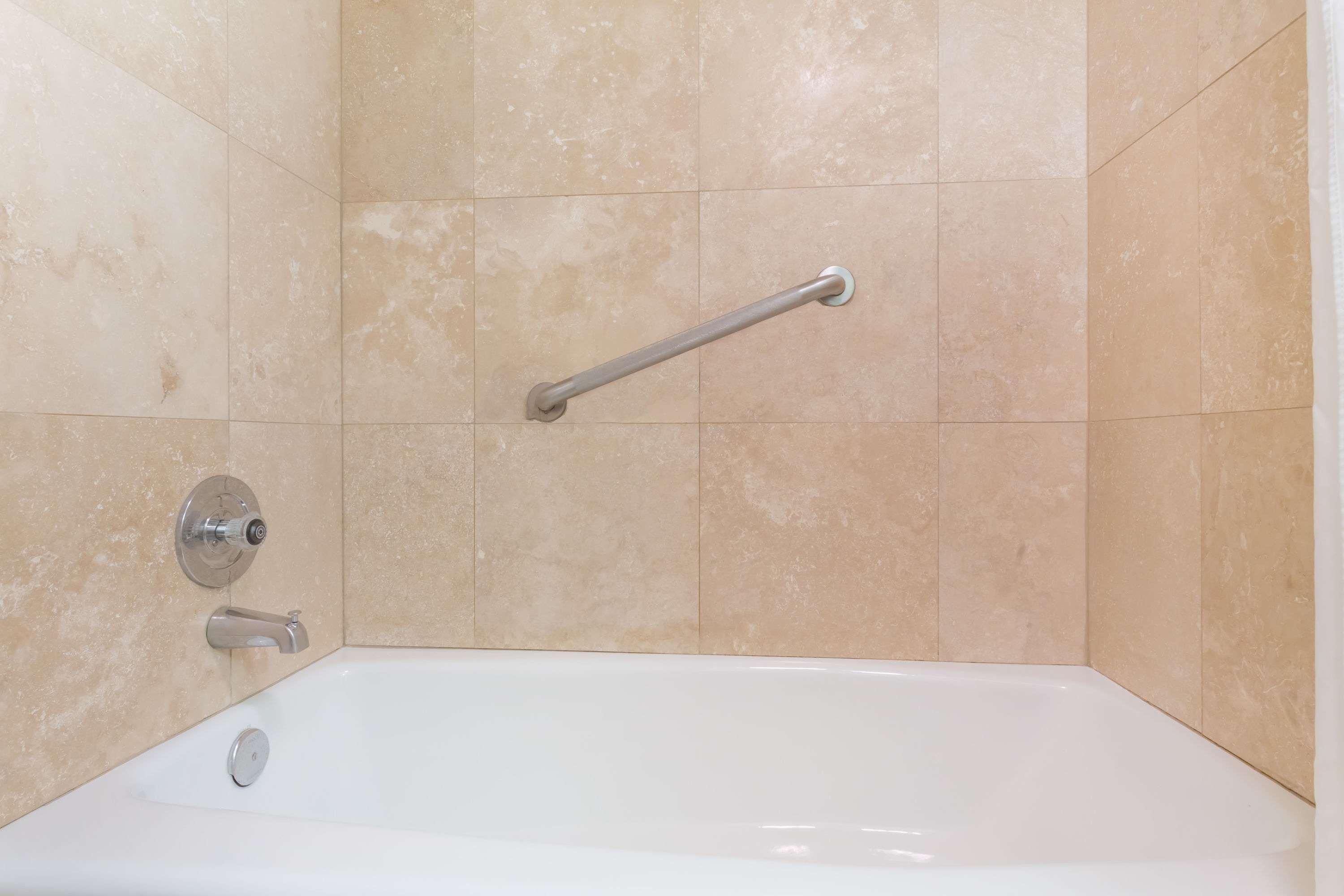 מלון Ramada By Wyndham אלי מראה חיצוני תמונה