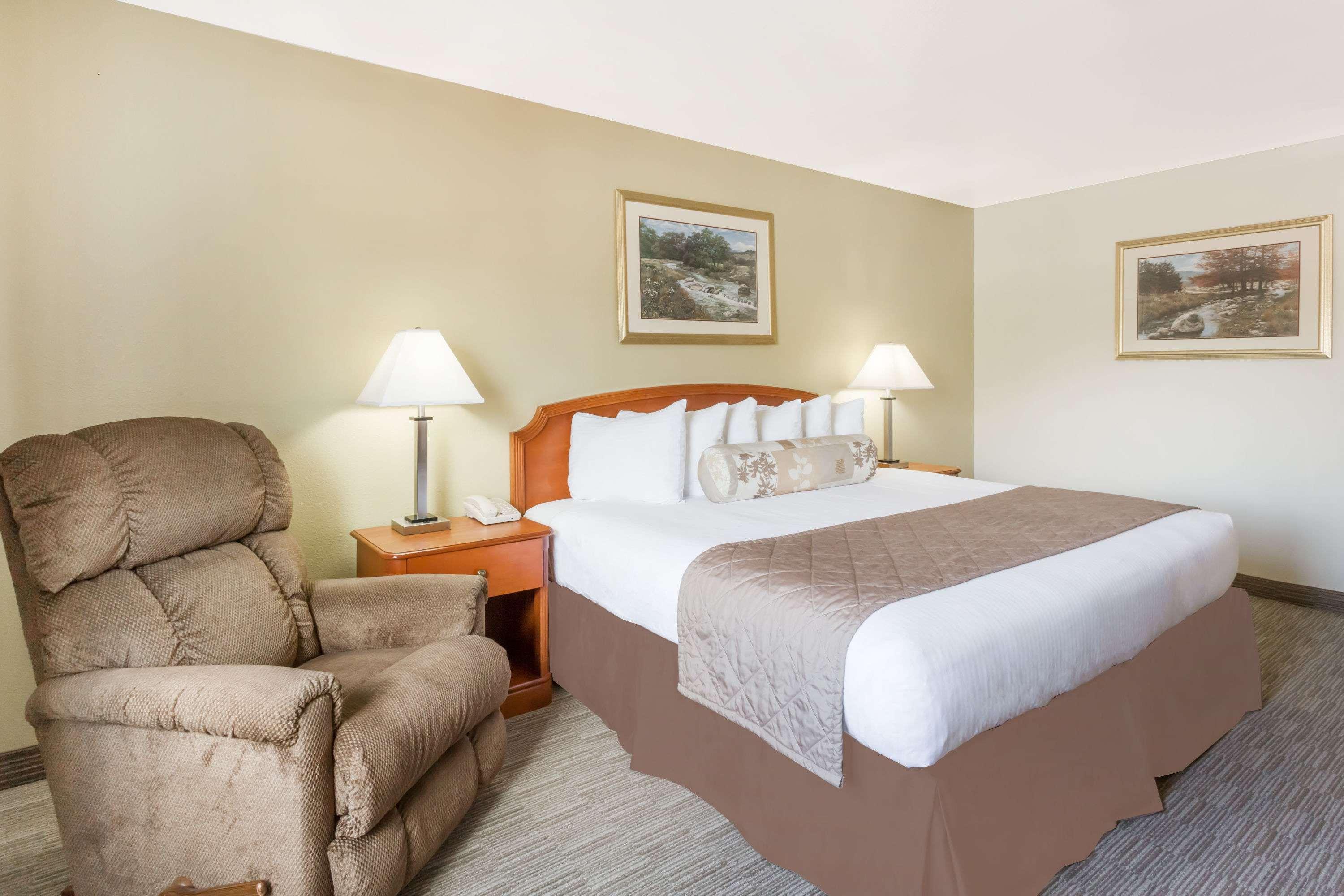 מלון Ramada By Wyndham אלי מראה חיצוני תמונה