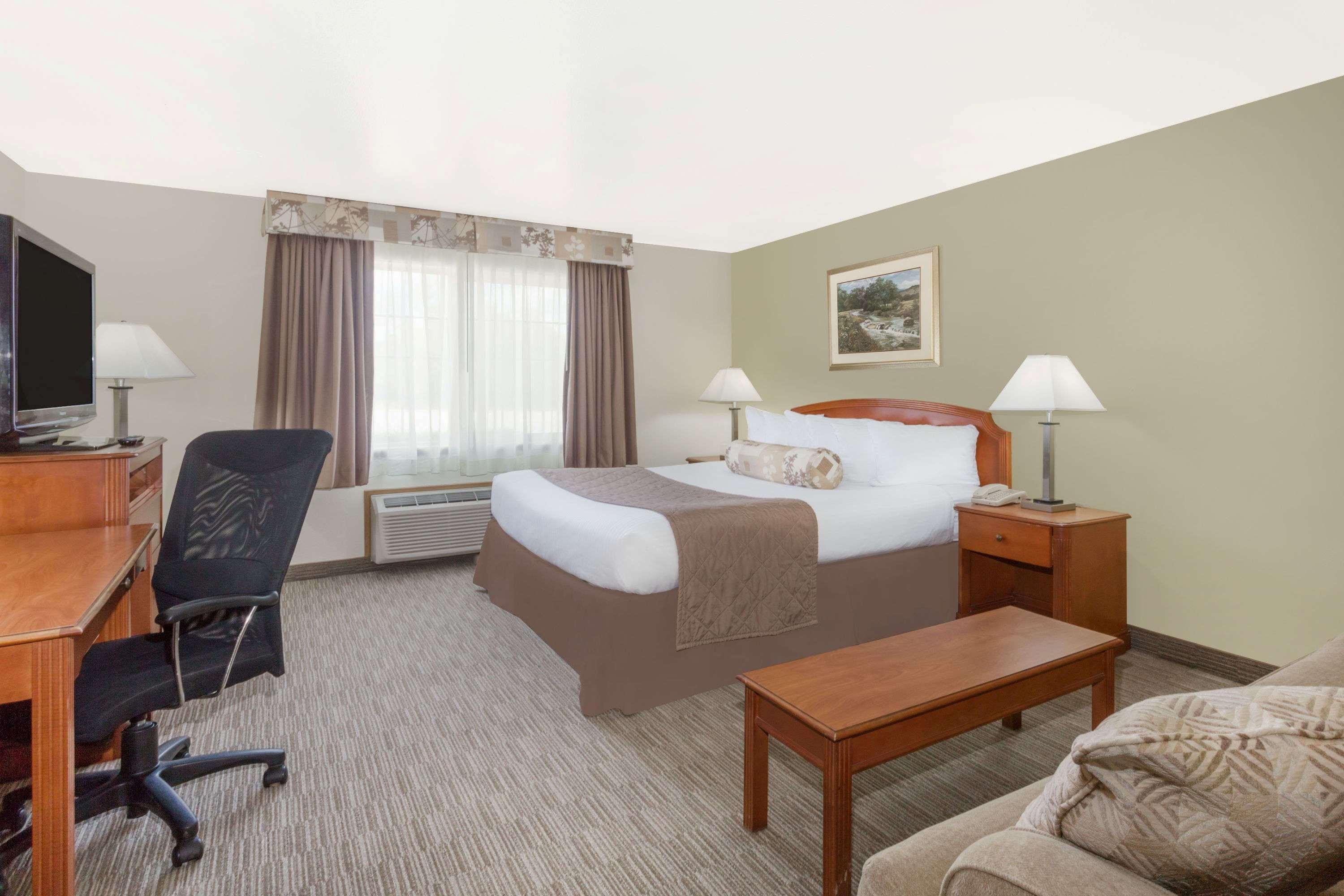 מלון Ramada By Wyndham אלי מראה חיצוני תמונה